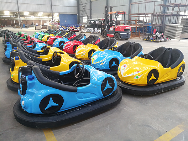 Amusement park bumper car gameplay and precautions