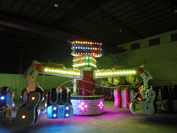 What safety items should be paid attention to before the operation of amusement equipment ?