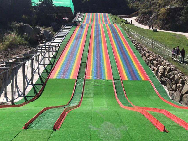 The conditions required for the installation of rainbow slides on the site